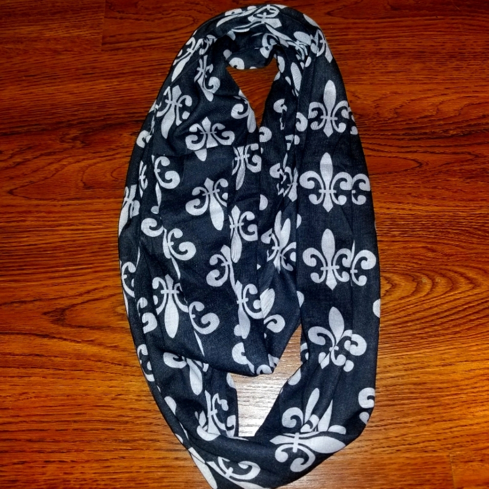 Fluer de lis print Infinity scarf